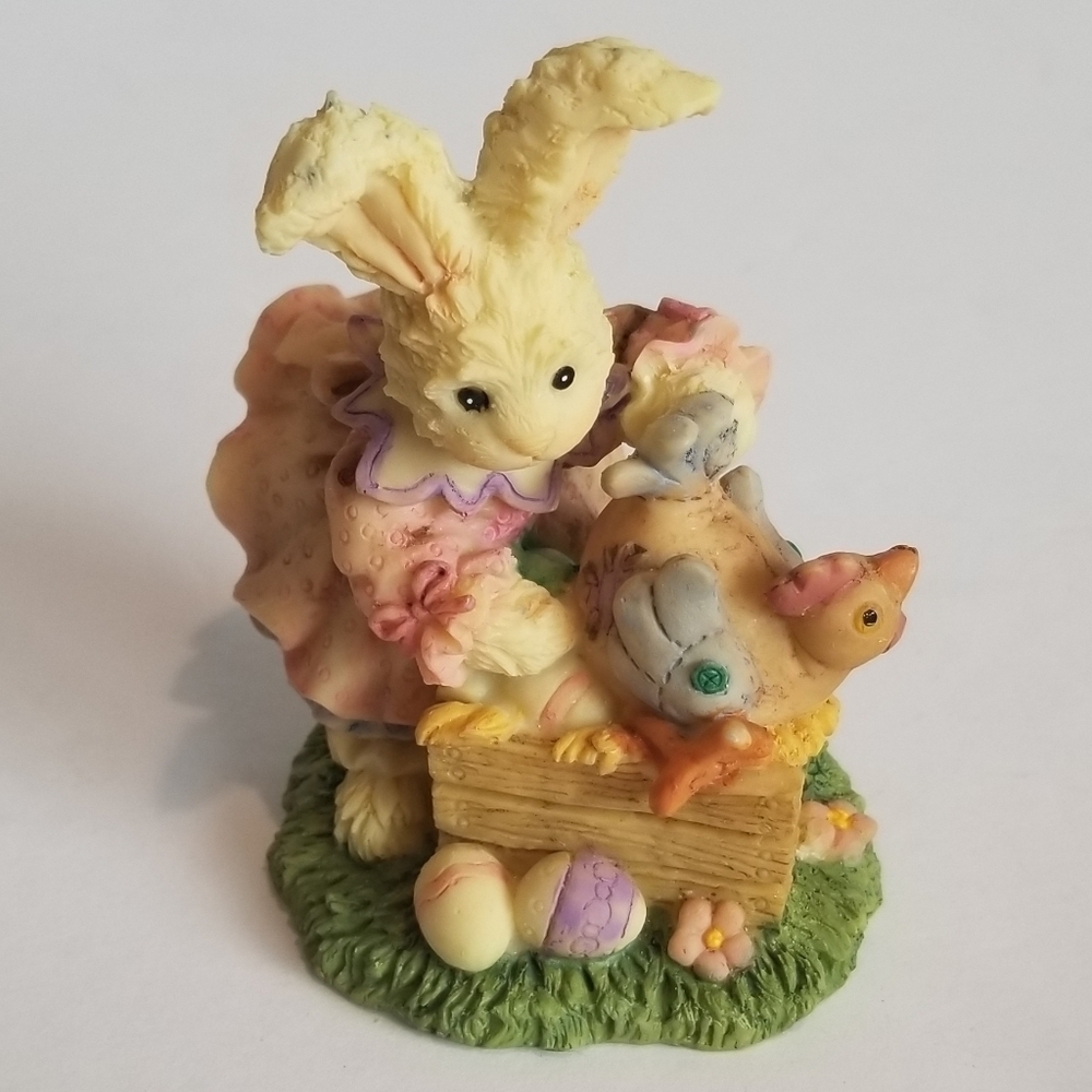 New In Box Cottontail Knoll Collectable Bunny Hand Painted Easter Chicken Eggs